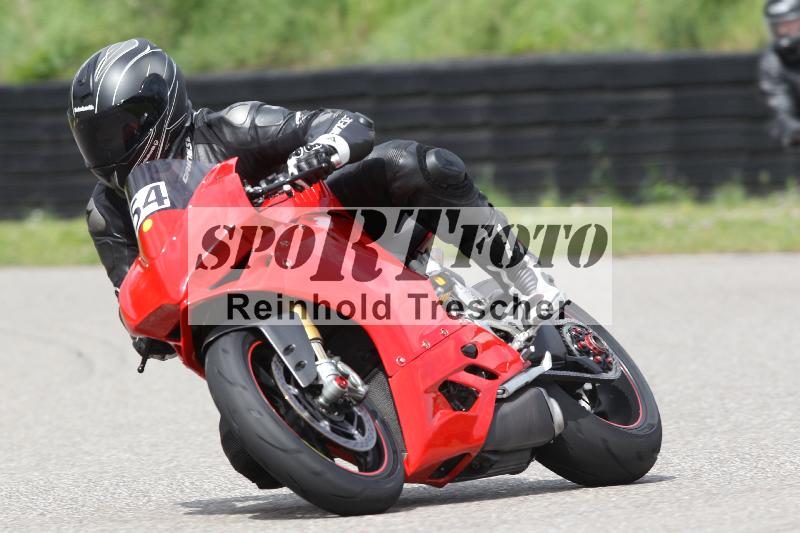 Archiv-2025/10 23.04.2025 Cornu Master School ADR/rot-rouge/54